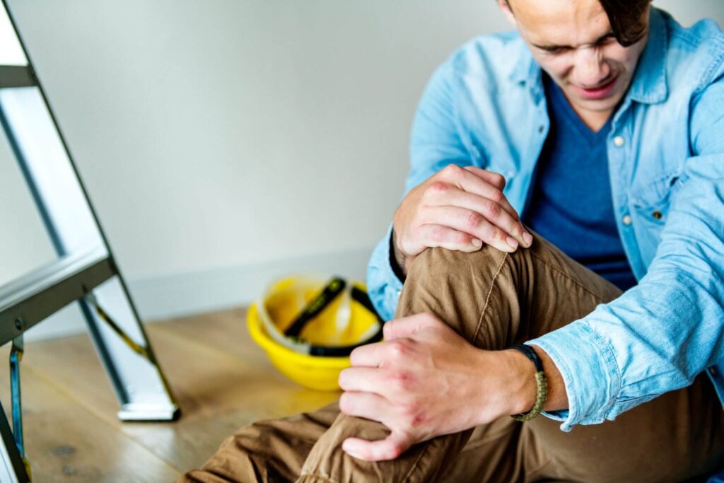 Workers compensation attorney providing free consultation with injured employee